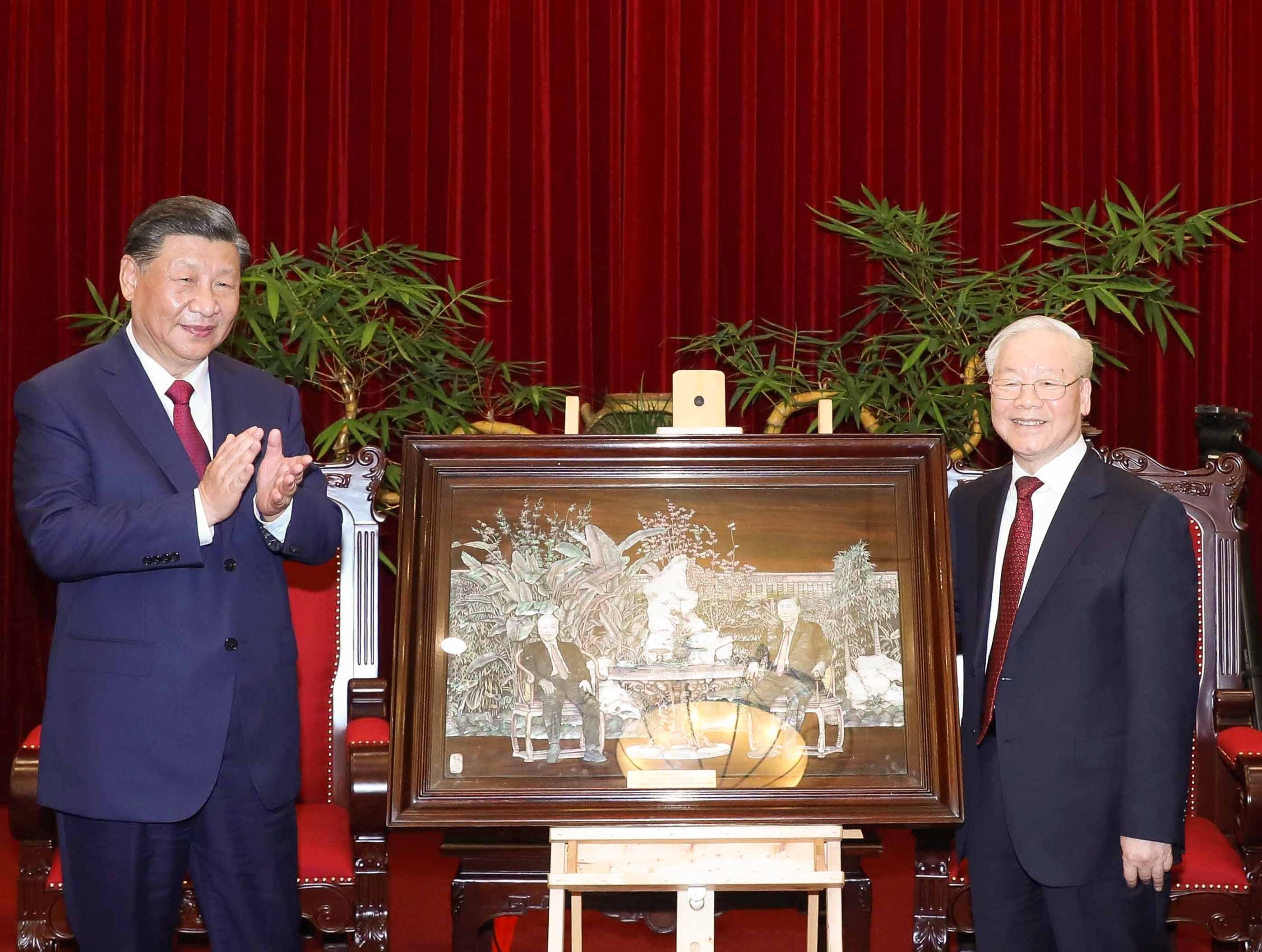 Hình ảnh Tổng Bí thư Nguyễn Phú Trọng và Tổng Bí thư, Chủ tịch nước Trung Quốc Tập Cận Bình dự Tiệc trà