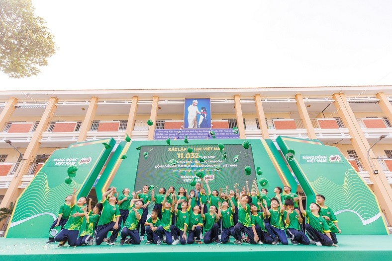 11.032 học sinh lập kỷ lục Việt Nam với màn đồng diễn thể dục ấn tượng 11.032 học sinh lập kỷ lục Việt Nam với màn đồng diễn thể dục ấn tượng