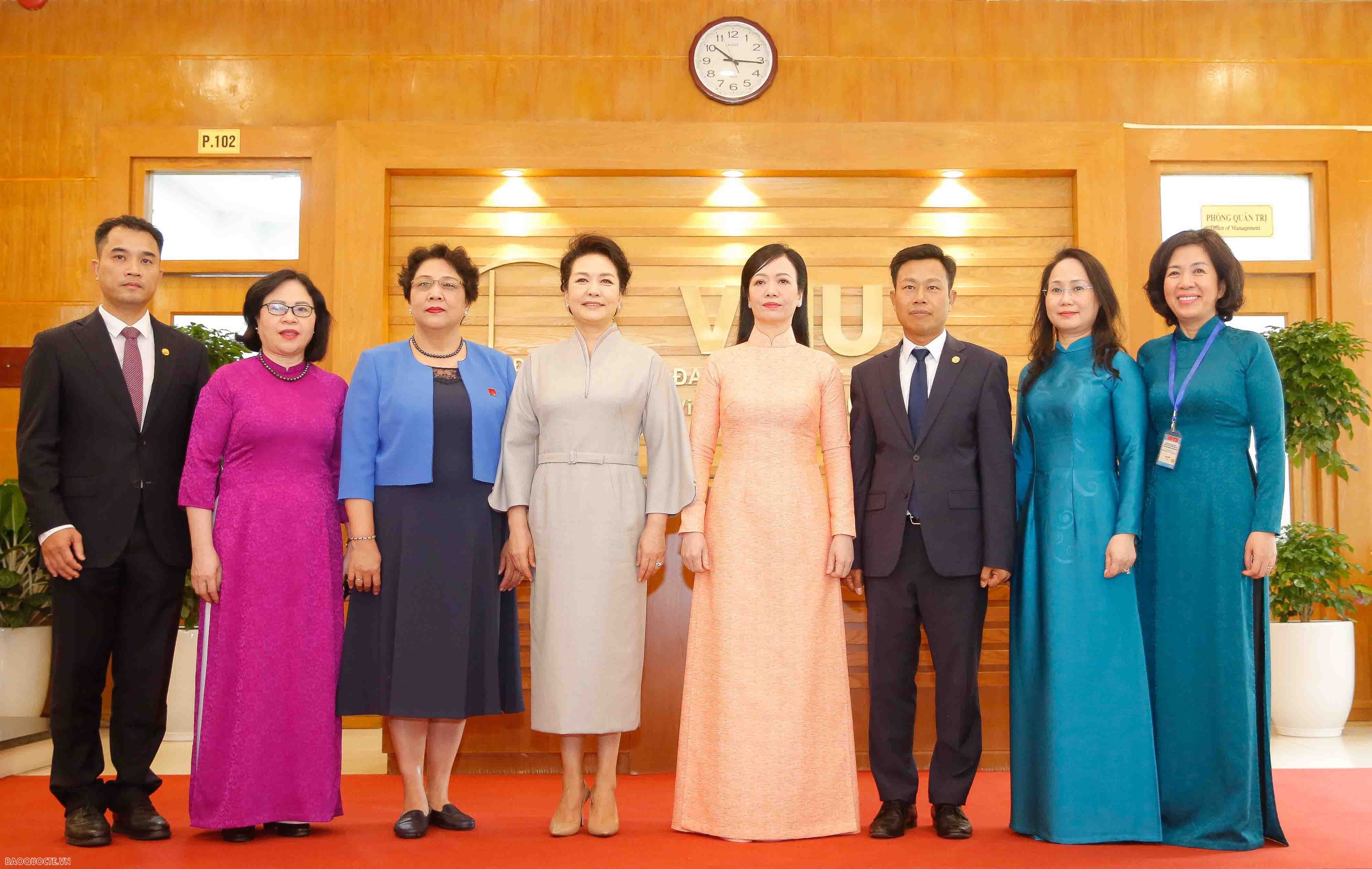 giao lưu với sinh viên trường Đại học quốc gia giao lưu với sinh viên trường Đại học quốc gia