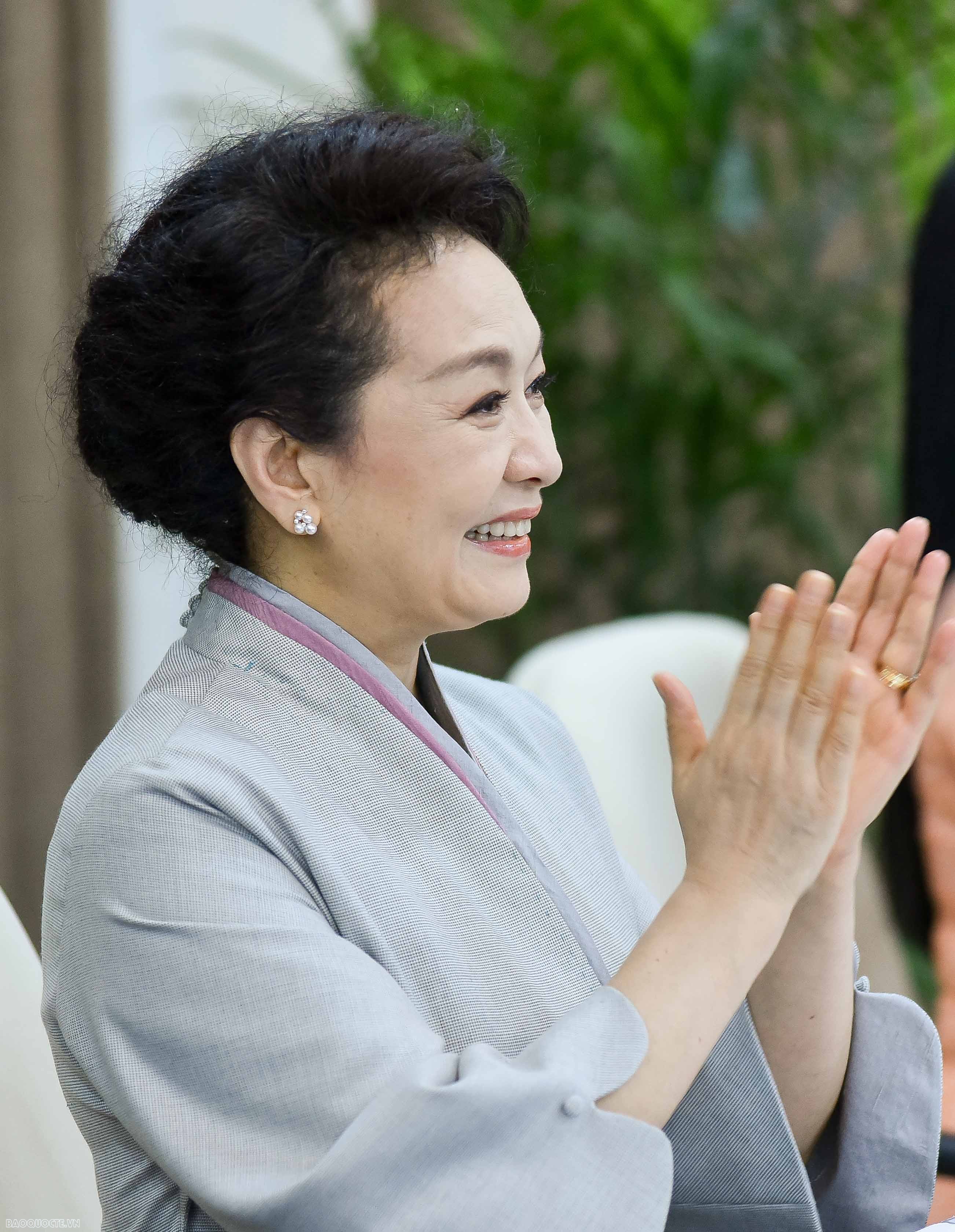 giao lưu với sinh viên trường Đại học quốc gia giao lưu với sinh viên trường Đại học quốc gia