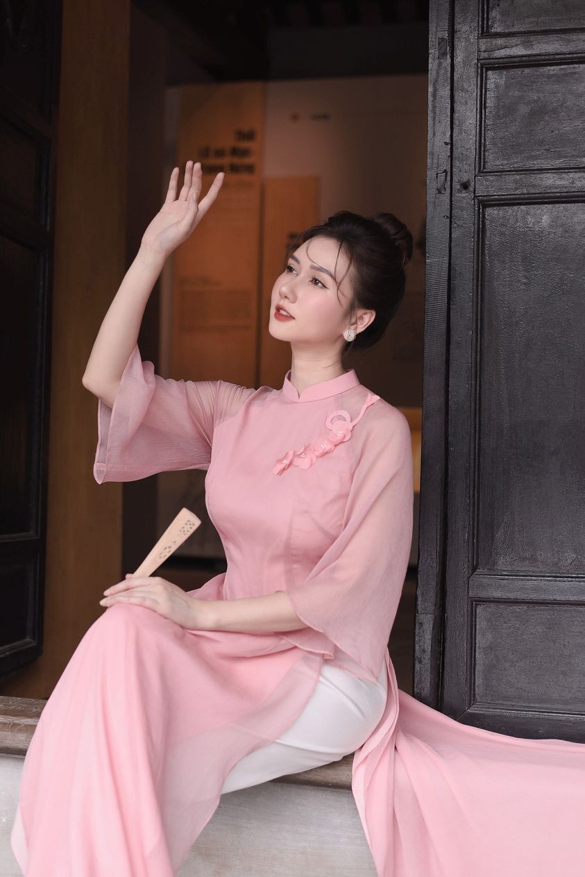 Diễn viên Hương Giang