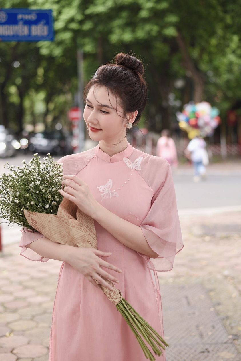 Diễn viên Hương Giang