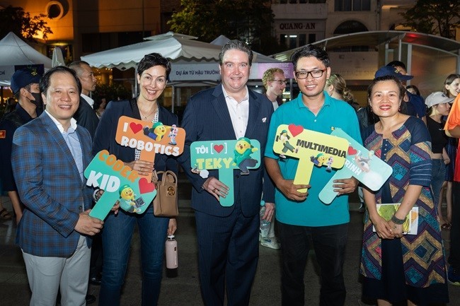 Lễ hội âm nhạc BridgeFest tôn vinh bình đẳng và sự đa dạng với âm nhạc đa sắc màu tại TP. Hồ Chí Minh Lễ hội âm nhạc BridgeFest tôn vinh bình đẳng và sự đa dạng với âm nhạc đa sắc màu tại TP. Hồ Chí Minh