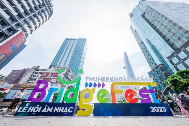 Lễ hội âm nhạc BridgeFest tôn vinh bình đẳng và sự đa dạng với âm nhạc đa sắc màu tại TP. Hồ Chí Minh Lễ hội âm nhạc BridgeFest tôn vinh bình đẳng và sự đa dạng với âm nhạc đa sắc màu tại TP. Hồ Chí Minh