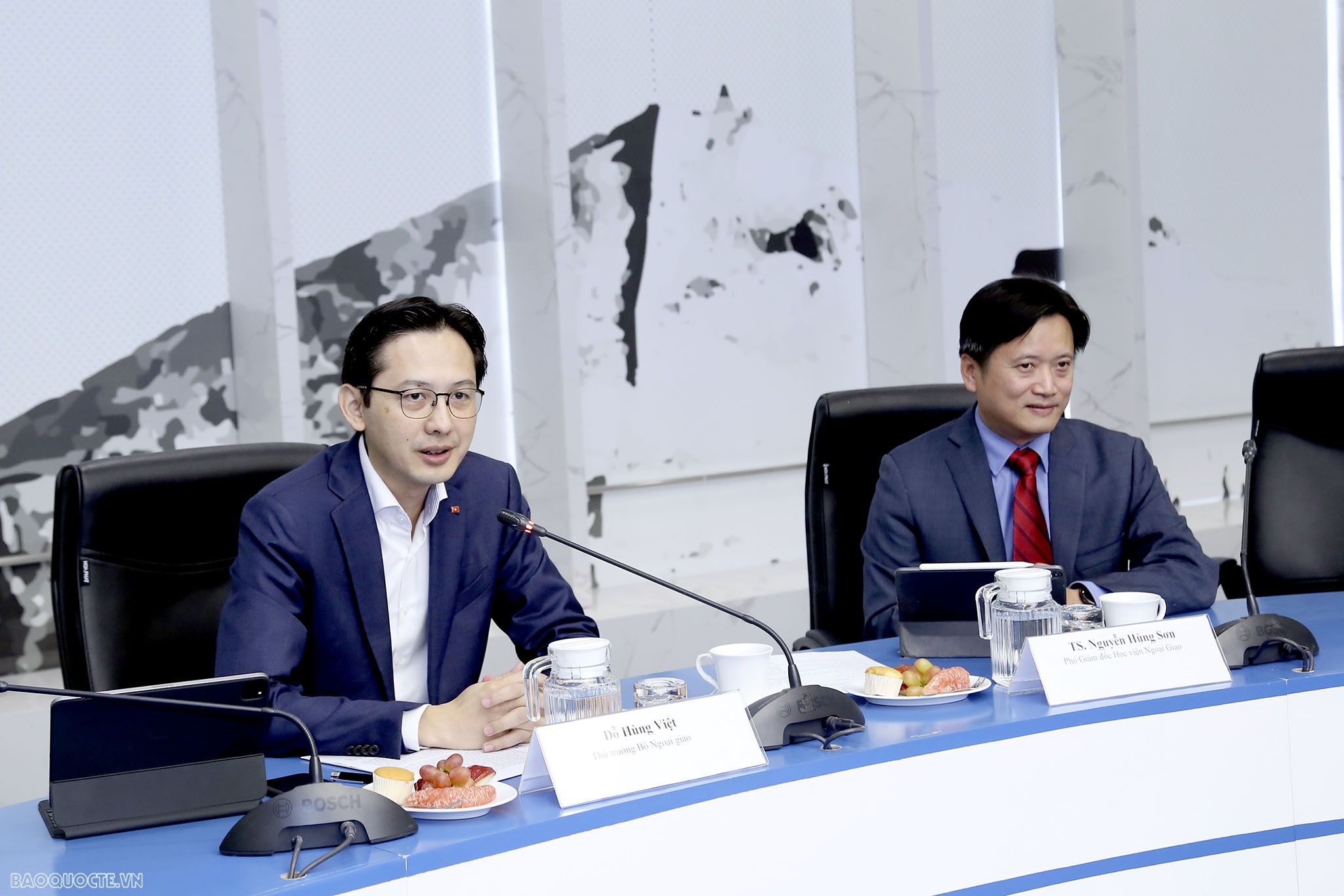 Thứ trưởng Ngoại giao Đỗ Hùng Việt dự Hội thảo về công tác nghiên cứu chiến lược trong tình hình mới nhân dịp thành lập viện NCCL. Thứ trưởng Ngoại giao Đỗ Hùng Việt dự Hội thảo về công tác nghiên cứu chiến lược trong tình hình mới nhân dịp thành lập viện NCCL.