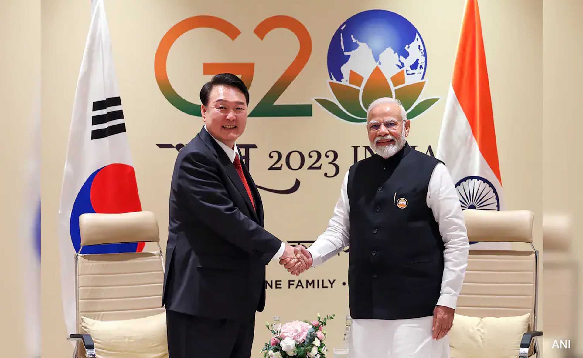 Tổng thống Hàn Quốc Yoon Suk Yeol và Thủ tướng Ấn Độ Narendra Modi bên lề Hội nghị thượng đỉnh Nhóm các nền kinh tế phát triển và mới nổi hàng đầu thế giới (G20) ở New Delhi tháng 9/2023. (Nguồn: ANI) Tổng thống Hàn Quốc Yoon Suk Yeol và Thủ tướng Ấn Độ Narendra Modi bên lề Hội nghị thượng đỉnh Nhóm các nền kinh tế phát triển và mới nổi hàng đầu thế giới (G20) ở New Delhi tháng 9/2023. (Nguồn: ANI)