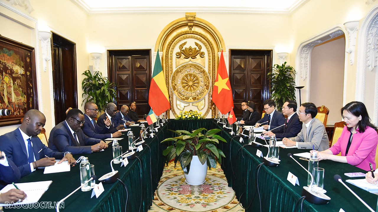 Bộ trưởng Ngoại giao Bùi Thanh Sơn ngày 03/8/2023, Bộ trưởng Ngoại giao và Hợp tác Benin Olushegun Adjadi Bakari