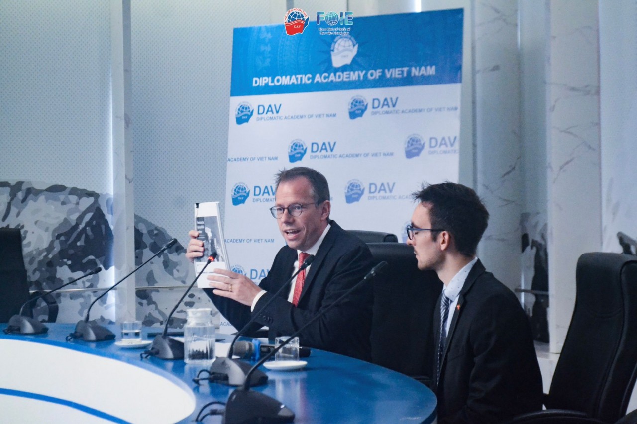 Học hỏi kinh nghiệm của Đức trong định hình chính sách đối ngoại nữ quyền Học hỏi kinh nghiệm của Đức trong định hình chính sách đối ngoại nữ quyền