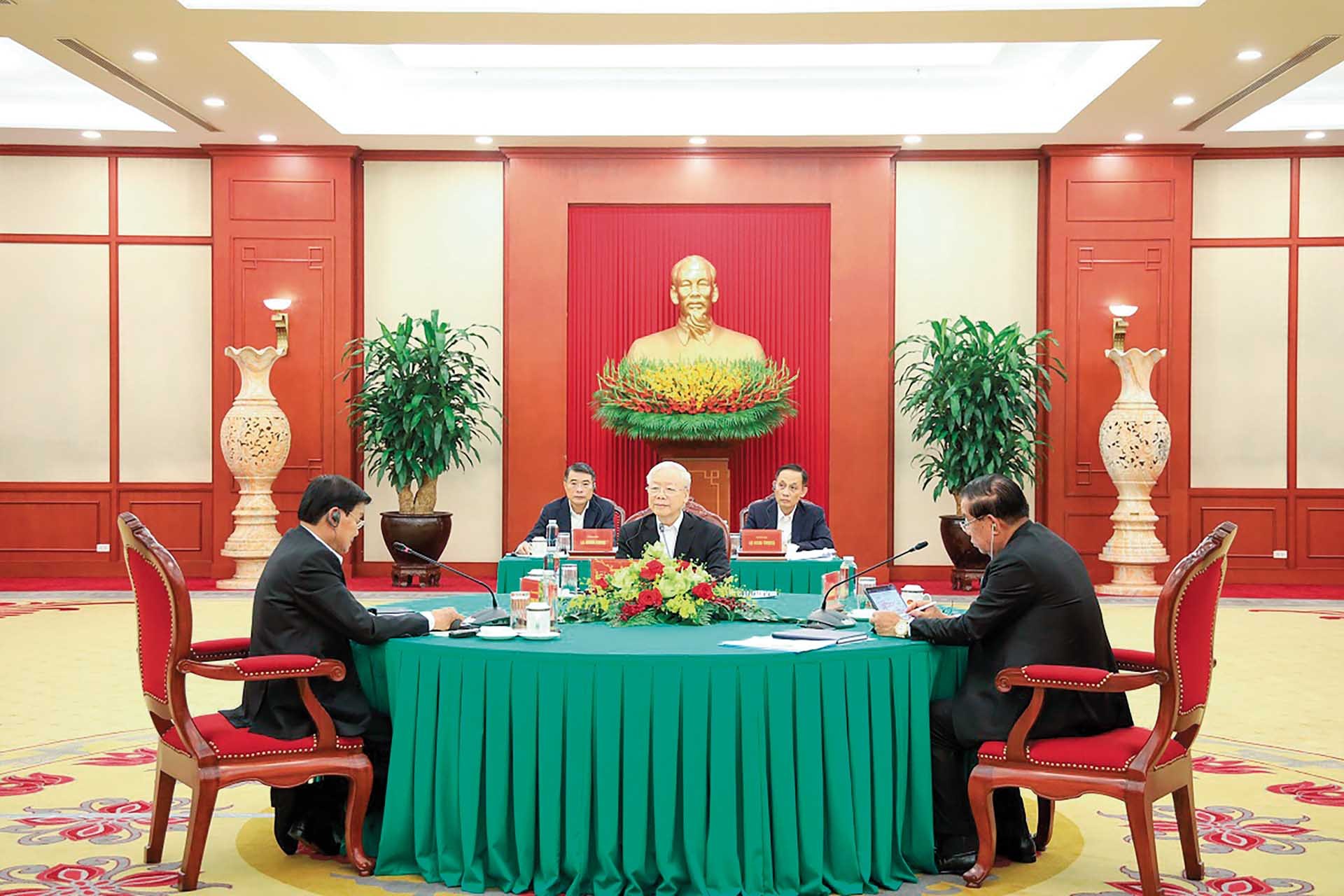 Tổng Bí thư Đảng Cộng sản Việt Nam Nguyễn Phú Trọng, Chủ tịch Đảng Nhân dân Campuchia (CPP) Samdech Techo Hun Sen và Tổng Bí thư Đảng Nhân dân Cách mạng Lào, Chủ tịch nước Lào Thongloun Sisoulith có Cuộc gặp cấp cao Việt Nam - Campuchia - Lào, ngày 6/9/2023, tại Hà Nội. Tổng Bí thư Đảng Cộng sản Việt Nam Nguyễn Phú Trọng, Chủ tịch Đảng Nhân dân Campuchia (CPP) Samdech Techo Hun Sen và Tổng Bí thư Đảng Nhân dân Cách mạng Lào, Chủ tịch nước Lào Thongloun Sisoulith có Cuộc gặp cấp cao Việt Nam - Campuchia - Lào, ngày 6/9/2023, tại Hà Nội.