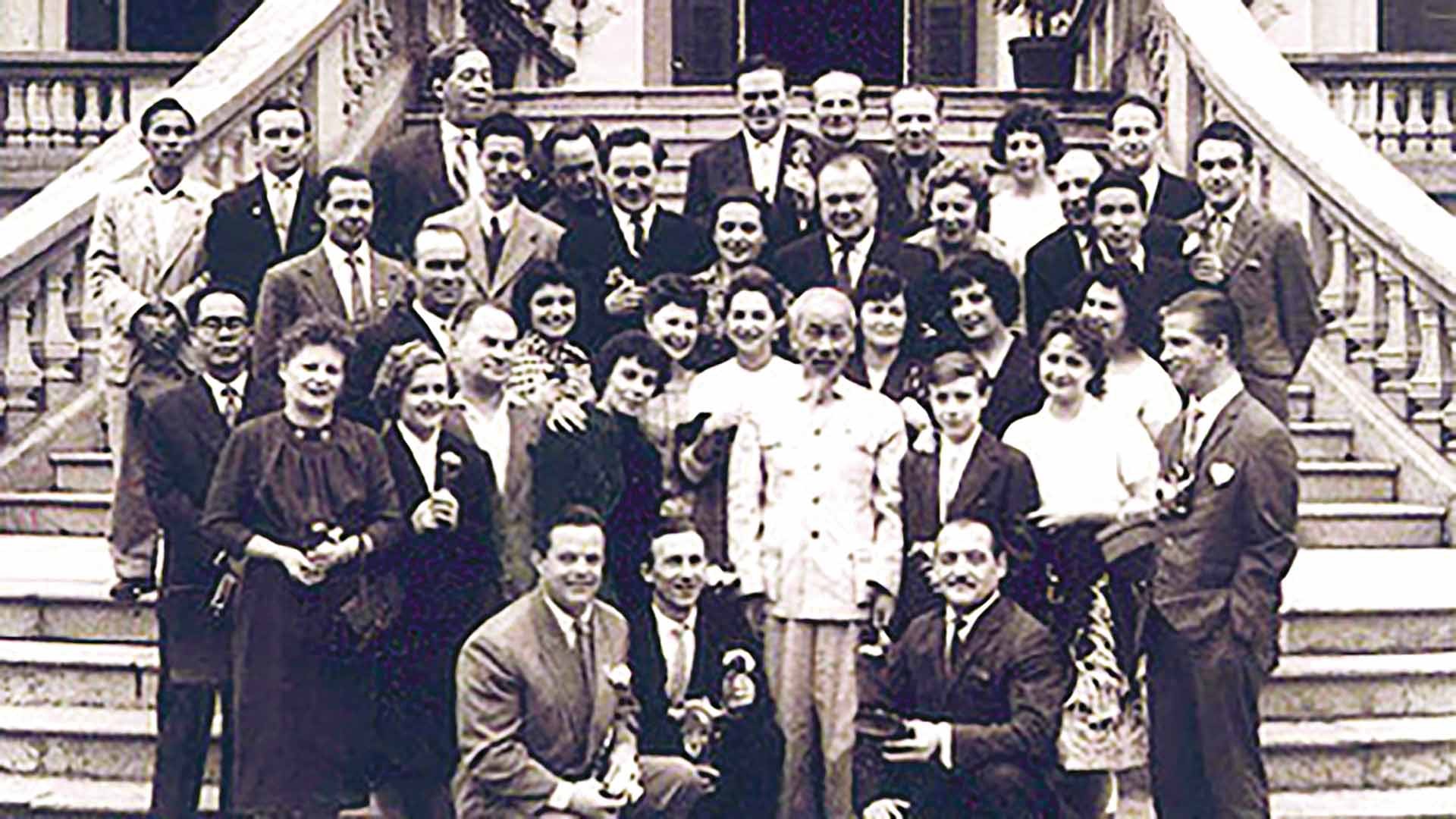 Chủ tịch Hồ Chí Minh với bạn bè quốc tế. Ảnh tư liệu. Chủ tịch Hồ Chí Minh với bạn bè quốc tế. Ảnh tư liệu.