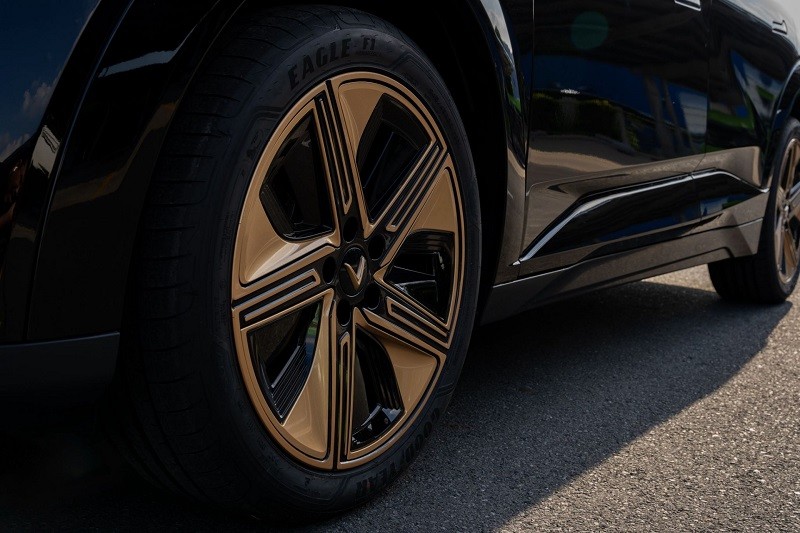 VinFast VF7 ra mắt phiên bản Hỏa Long, giới hạn chỉ 68 chiếc VinFast VF7 ra mắt phiên bản Hỏa Long, giới hạn chỉ 68 chiếc