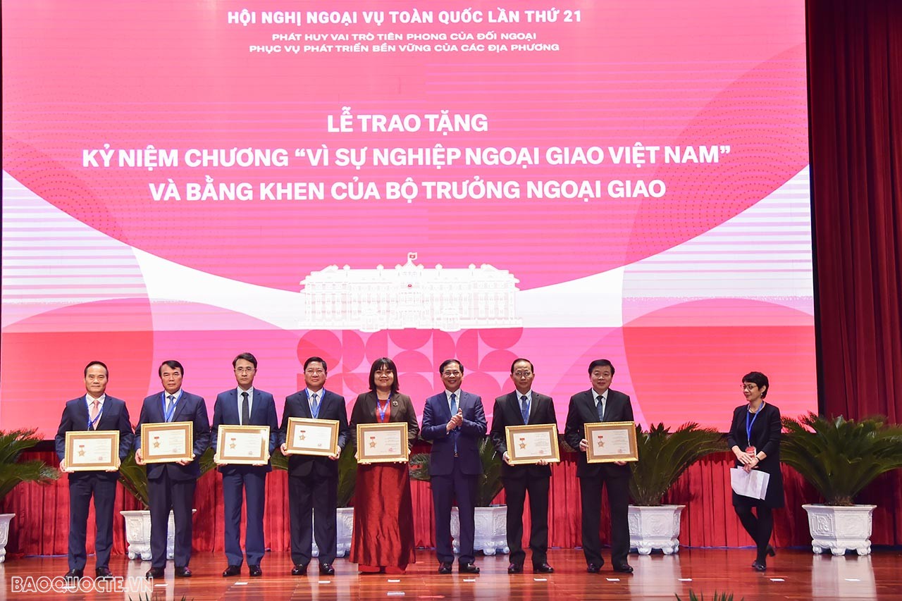 Toàn cảnh Hội nghị Ngoại vụ toàn quốc lần thứ 21 sáng ngày 18/12 qua ảnh