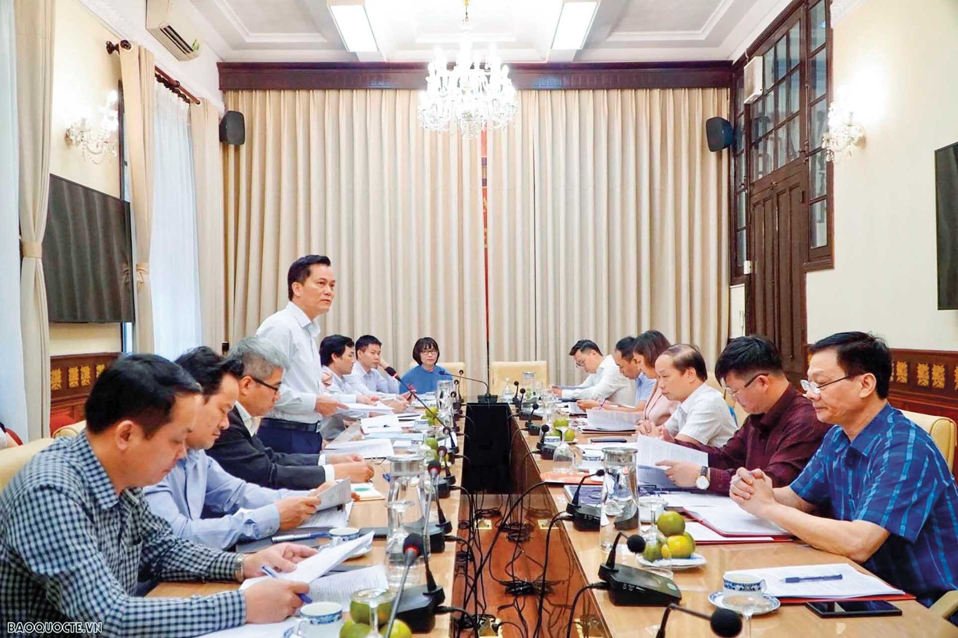 Đoàn công tác của Ban Dân vận Trung ương làm việc với Ban Cán sự đảng Bộ Ngoại giao về tổng kết thực hiện Nghị quyết 25-NQ/TW và Kết luận 43- KL/TW, ngày 24/10/2023. Đoàn công tác của Ban Dân vận Trung ương làm việc với Ban Cán sự đảng Bộ Ngoại giao về tổng kết thực hiện Nghị quyết 25-NQ/TW và Kết luận 43- KL/TW, ngày 24/10/2023.