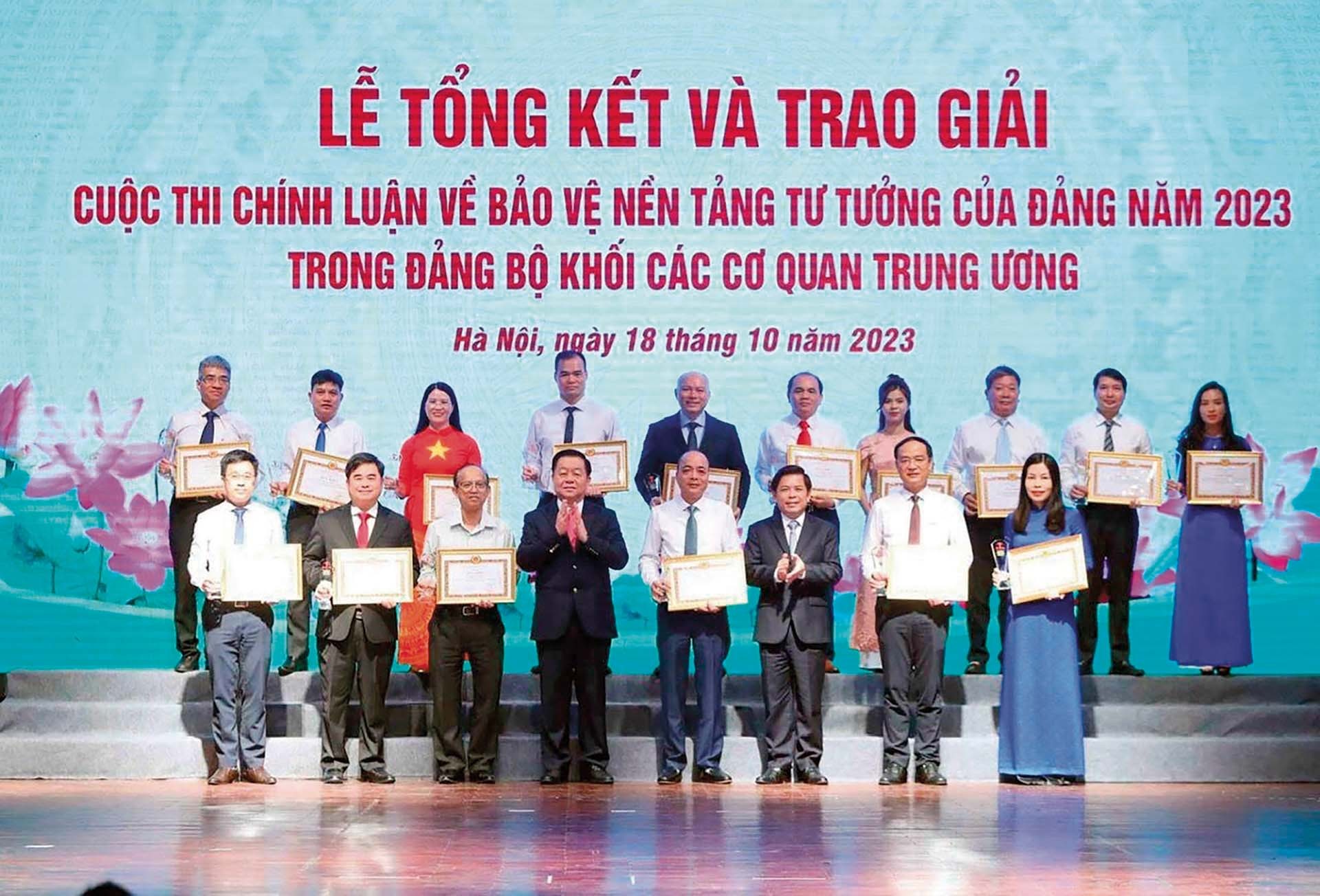 Bộ Ngoại giao nhận bằng khen của Đảng ủy khối về Cuộc thi chính luận bảo vệ nền tảng tư tưởng của Đảng năm 2023. Bộ Ngoại giao nhận bằng khen của Đảng ủy khối về Cuộc thi chính luận bảo vệ nền tảng tư tưởng của Đảng năm 2023.