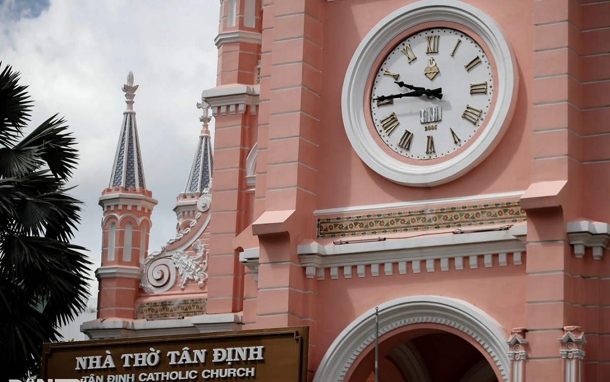 Nhà thờ Tân Định - top 8 điểm đến cho người yêu màu hồng