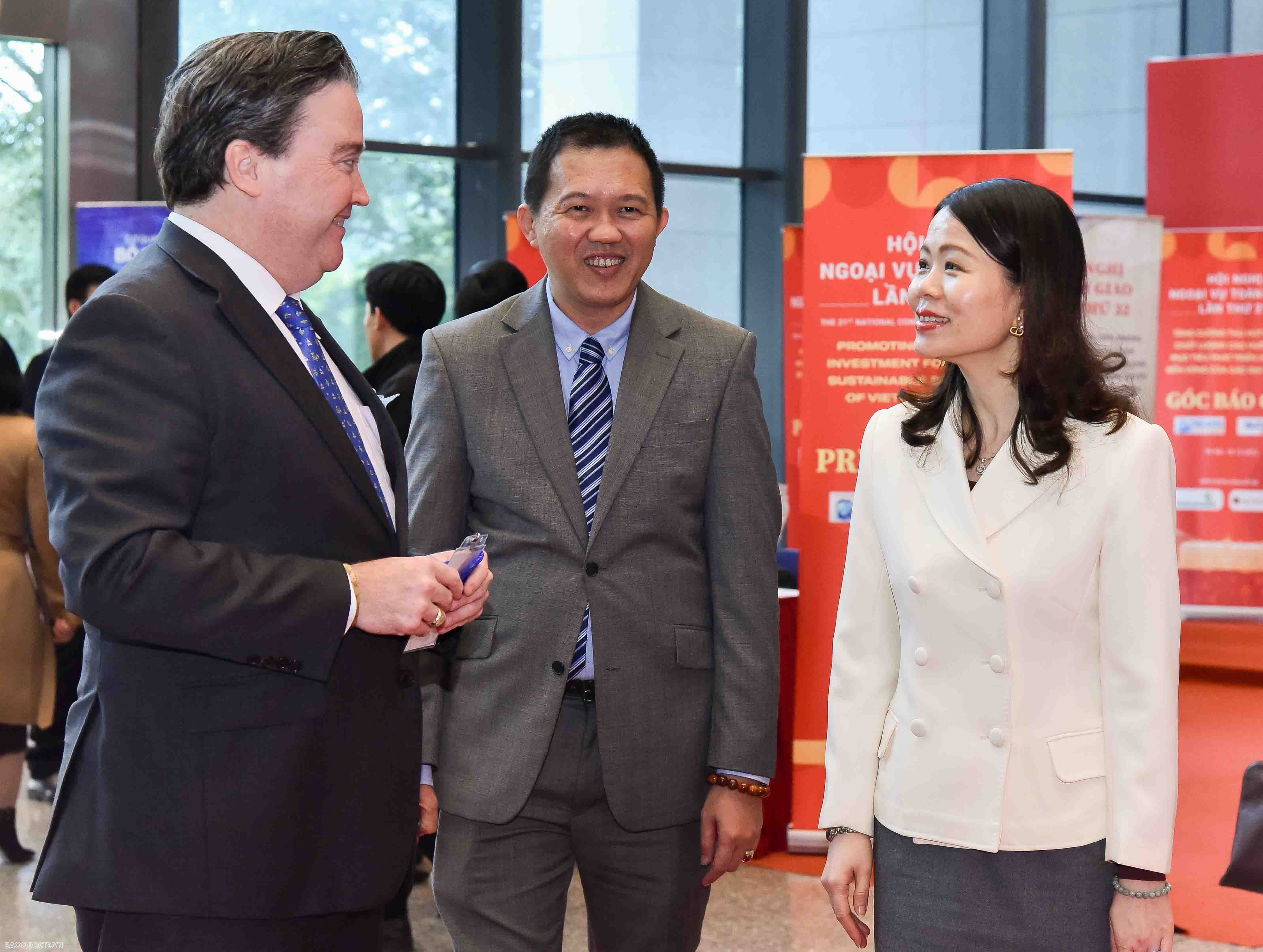 (Trực tuyến) Tăng cường thu hút đầu tư chất lượng cao hướng tới mục tiêu phát triển xanh và bền vững của địa phương (Trực tuyến) Tăng cường thu hút đầu tư chất lượng cao hướng tới mục tiêu phát triển xanh và bền vững của địa phương