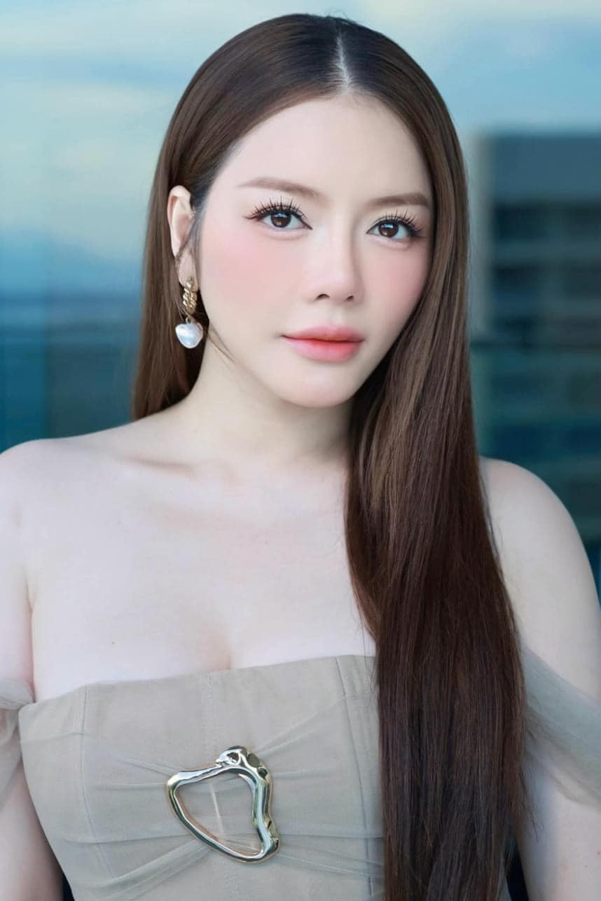 Diễn viên Lý Nhã Kỳ