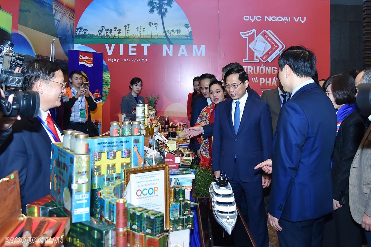 Toàn cảnh Hội nghị Ngoại vụ toàn quốc lần thứ 21 sáng ngày 18/12 qua ảnh