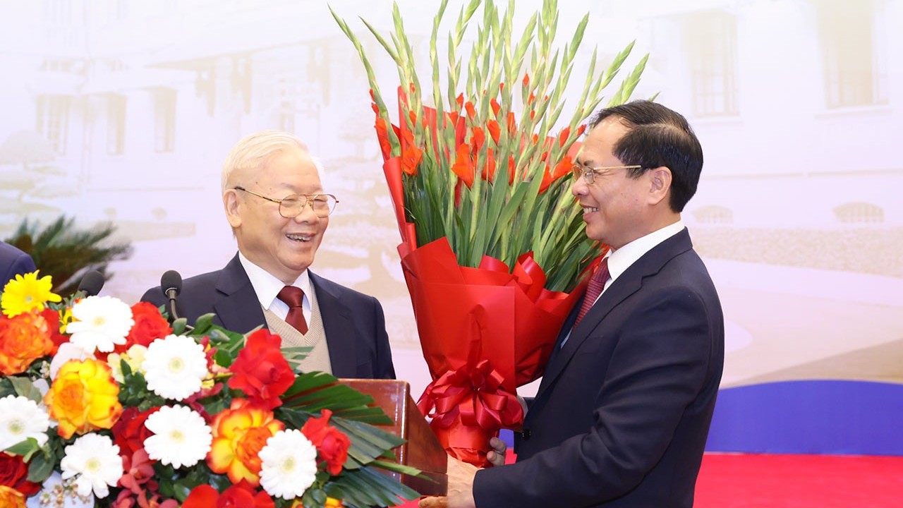 hoi nghi ngoai giao 32 hoi nghi ngoai vu 21 tu hao va quyet tam