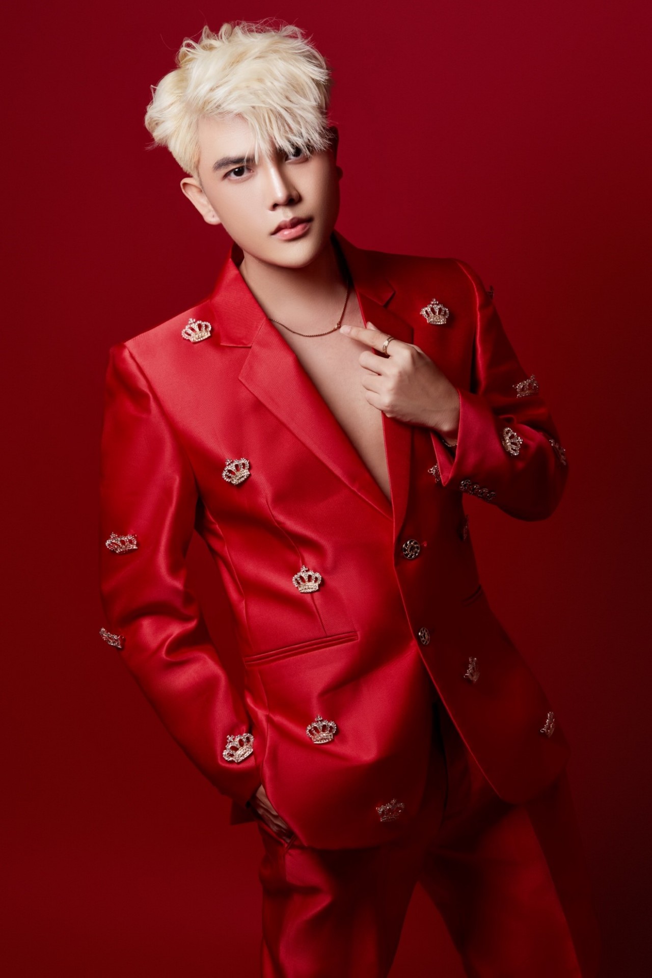 Nhiếp ảnh gia Jinoo Khánh (Lê Quốc Khánh) đồng hành cùng các thí sinh Miss Earth 2023. Nhiếp ảnh gia Jinoo Khánh (Lê Quốc Khánh) đồng hành cùng các thí sinh Miss Earth 2023.