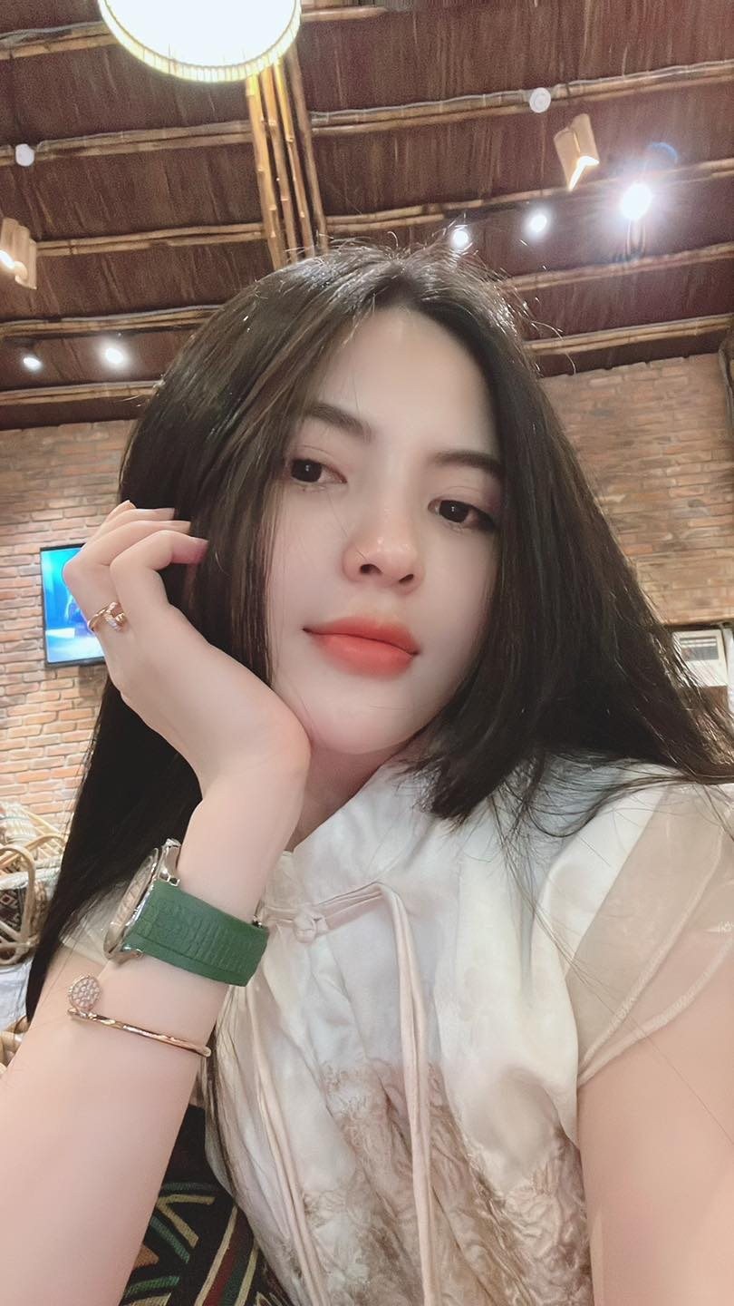 Bạn gái Quang Hải đẹp cỡ nào?