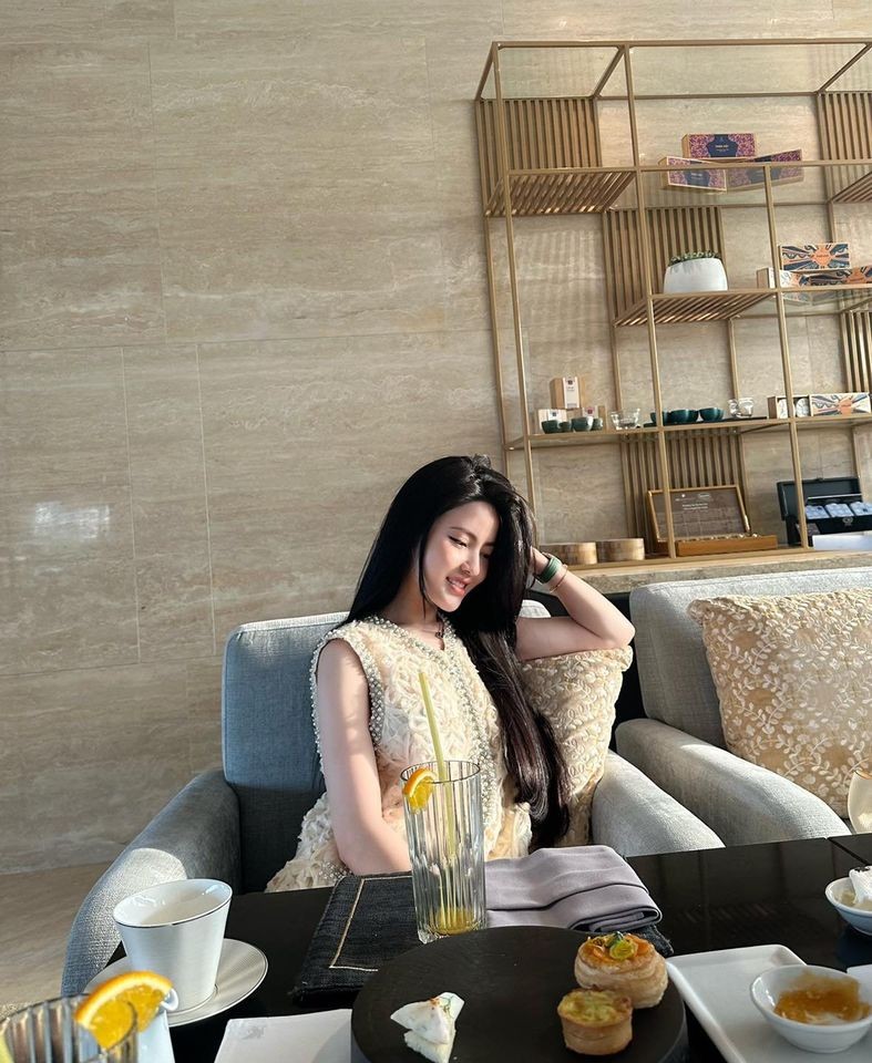 Nhan sắc bạn gái Quang Hải