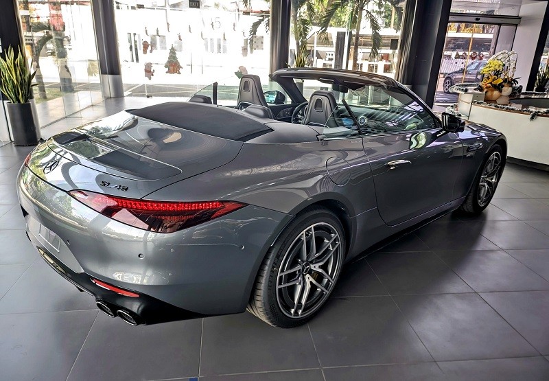 Cận cảnh Mercedes-AMG SL 43 vừa ra mắt tại Việt Nam, giá 6,959 tỷ đồng