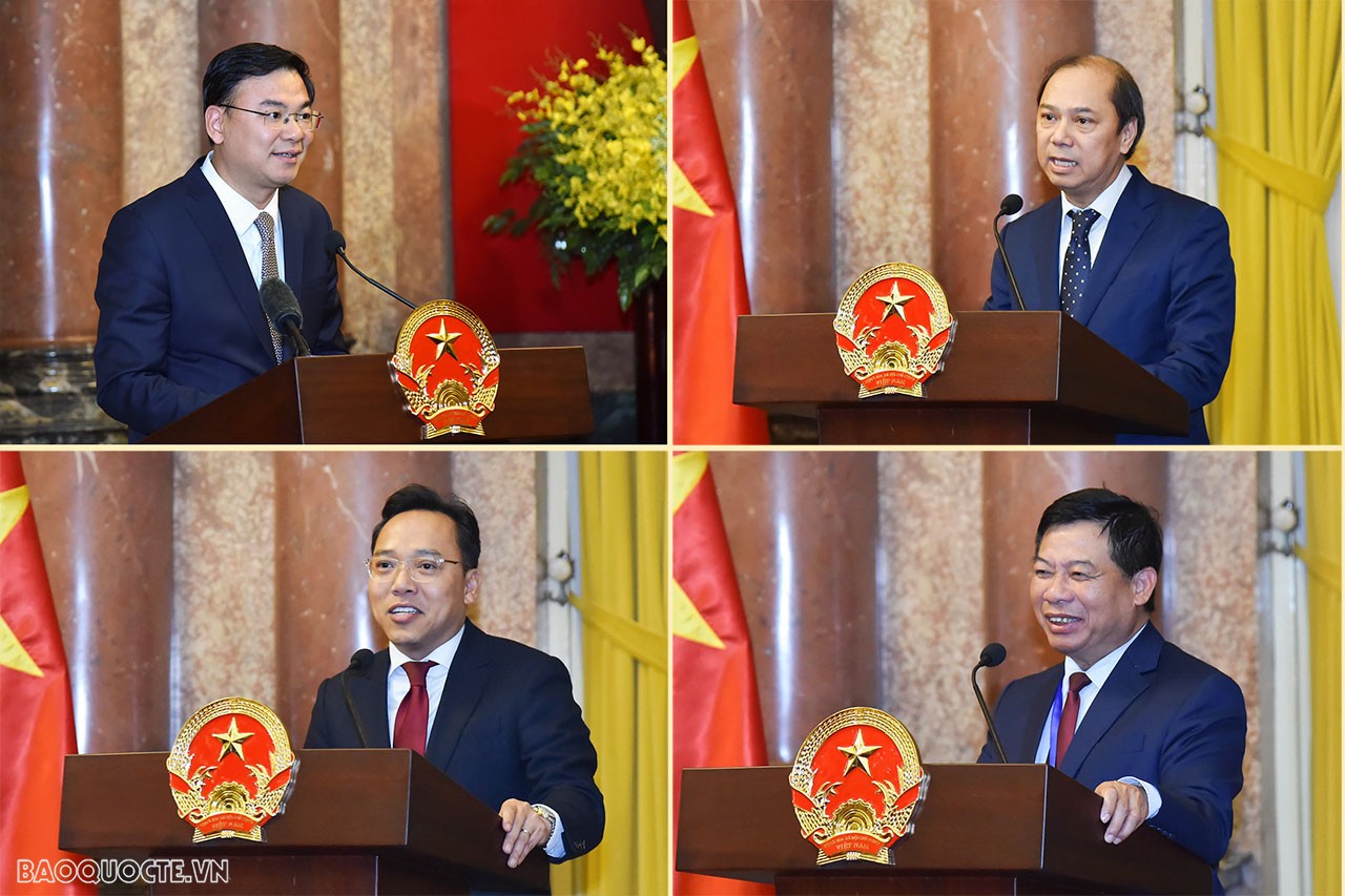 Chủ tịch nước Võ Văn Thưởng: ngành Ngoại giao sẽ phát huy tốt vai trò tiên phong Chủ tịch nước Võ Văn Thưởng: ngành Ngoại giao sẽ phát huy tốt vai trò tiên phong