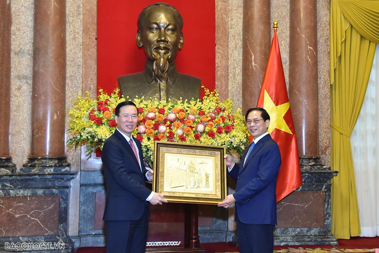 Toàn cảnh Chủ tịch nước Võ Văn Thưởng trao Quyết định phong hàm Đại sứ