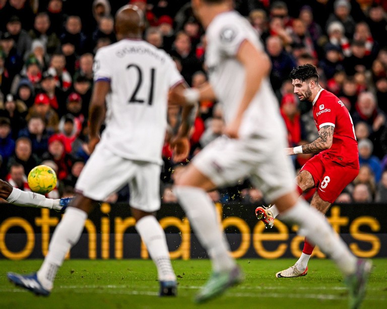 Phút 28, Szoboszlai mở tỷ số trận đấu.