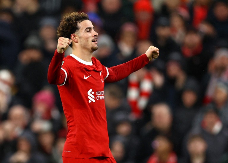 Sang đầu hiệp 2, Curtis Jones nhân đôi cách biệt.