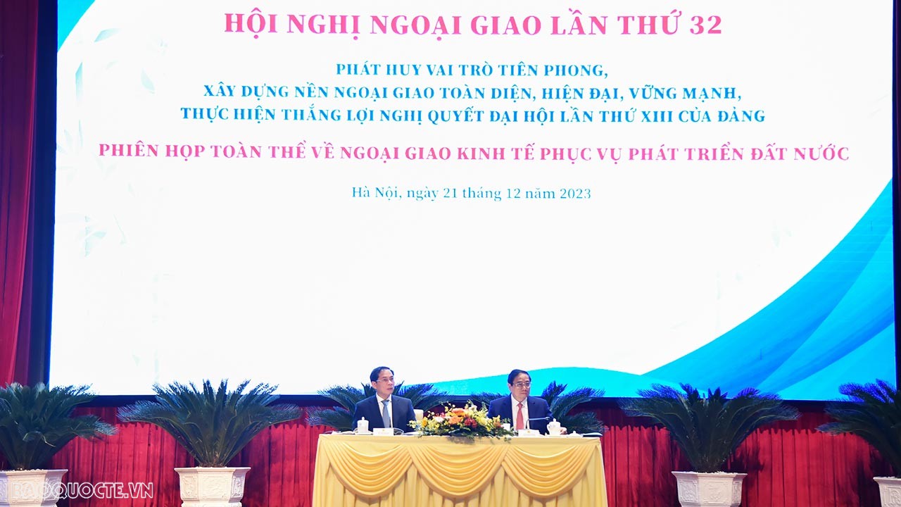 (Trực tuyến) Thủ tướng Chính phủ tham dự và phát biểu chỉ đạo tại Phiên toàn thể Ngoại giao Kinh tế phục vụ phát triển đất nước