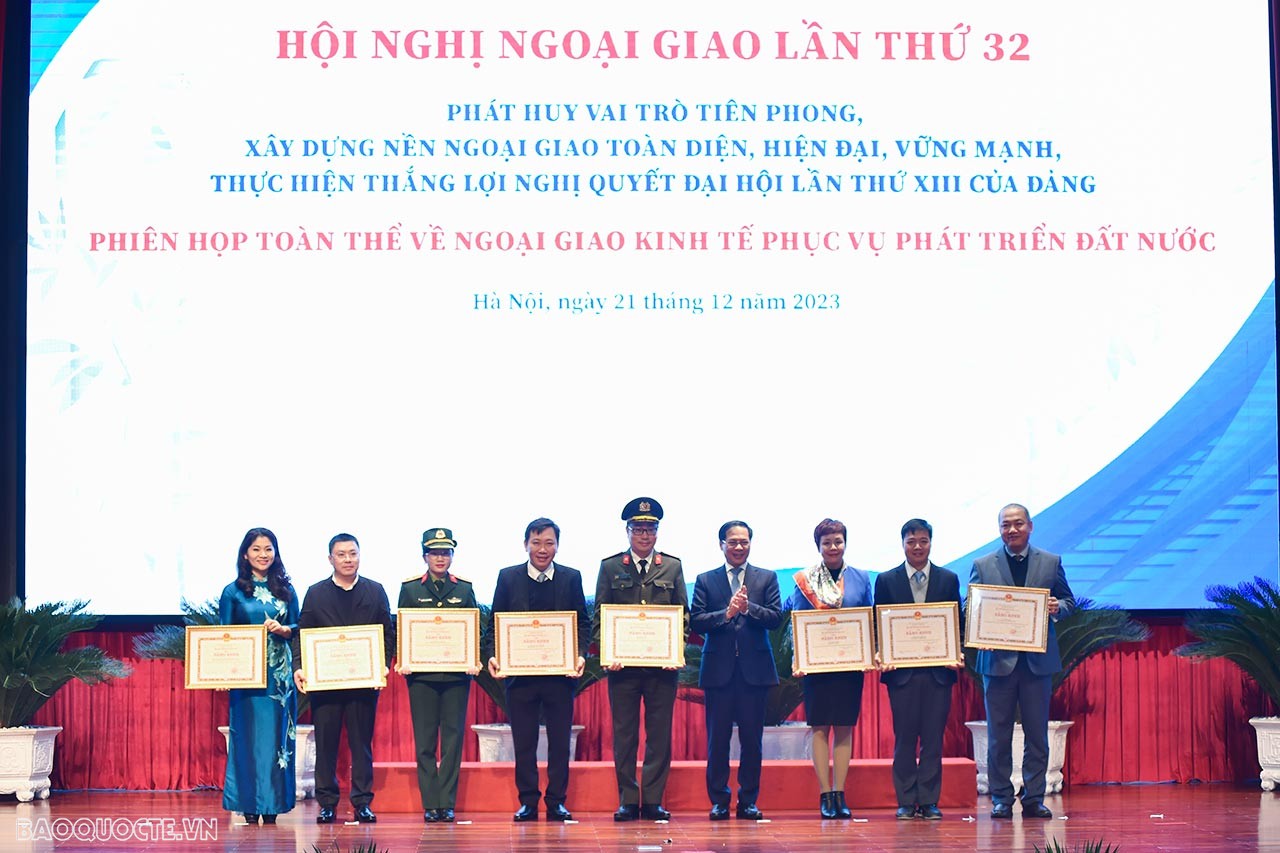 Toàn cảnh Thủ tướng Phạm Minh Chính tham dự Phiên toàn thể Ngoại giao Kinh tế phục vụ phát triển đất nước