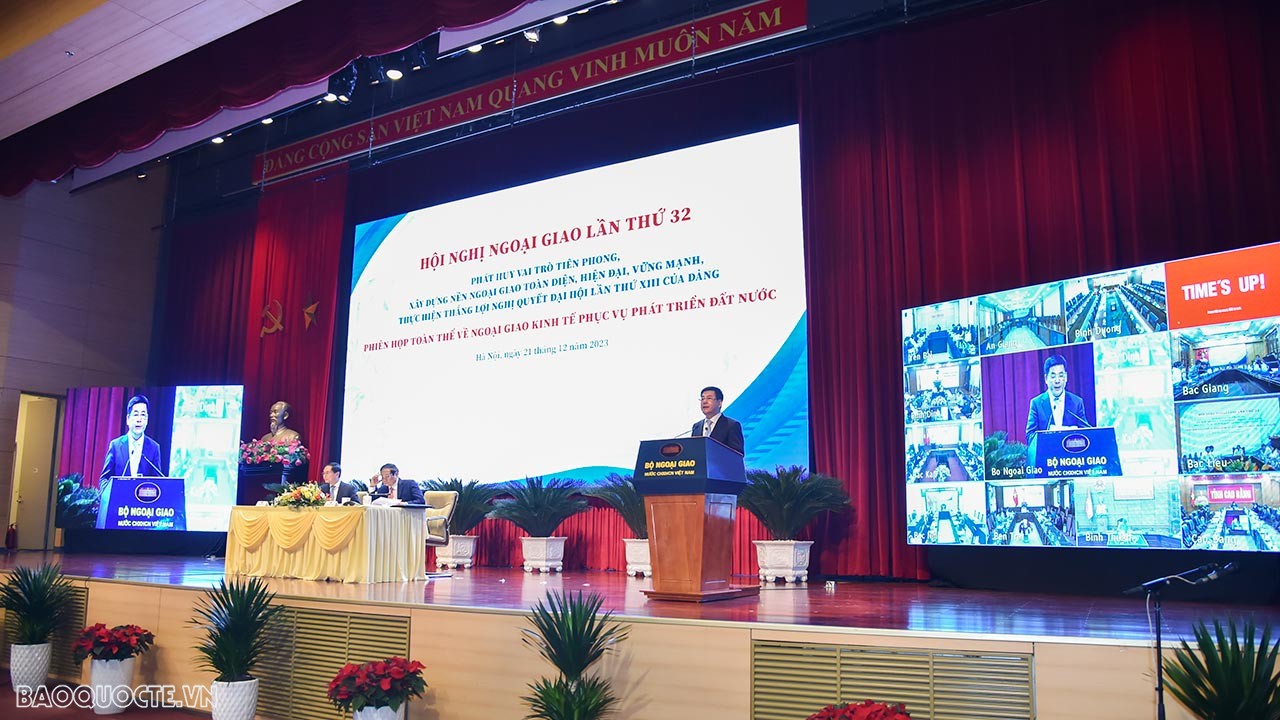 (Trực tuyến) Thủ tướng Chính phủ tham dự và phát biểu chỉ đạo tại Phiên toàn thể Ngoại giao Kinh tế phục vụ phát triển đất nước