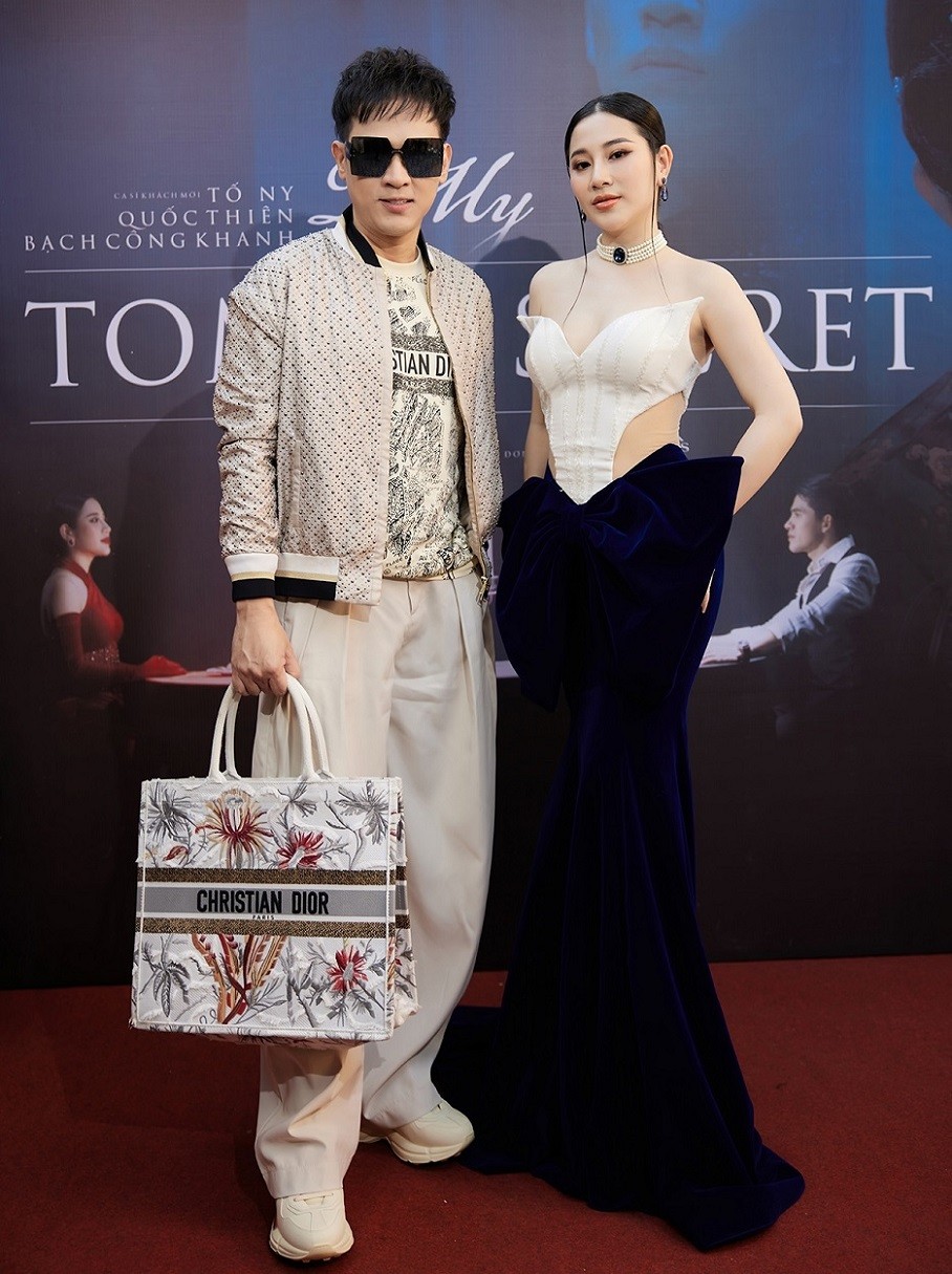 Đàm Vĩnh Hưng, Nguyên Vũ cùng dàn ca sĩ tới họp báo, chúc mừng Tố My ra mắt dự án âm nhạc