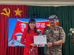 Tư lệnh Phái bộ UNMISS khen tặng nữ quân nhân Bệnh viện dã chiến Việt Nam