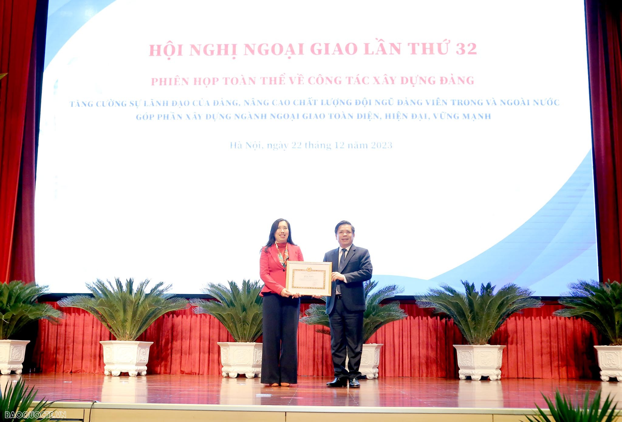 Hội nghị Ngoại giao 32: Công tác Đảng góp phần hiện thực hóa tầm nhìn và khát vọng phát triển đất nước Hội nghị Ngoại giao 32: Công tác Đảng góp phần hiện thực hóa tầm nhìn và khát vọng phát triển đất nước