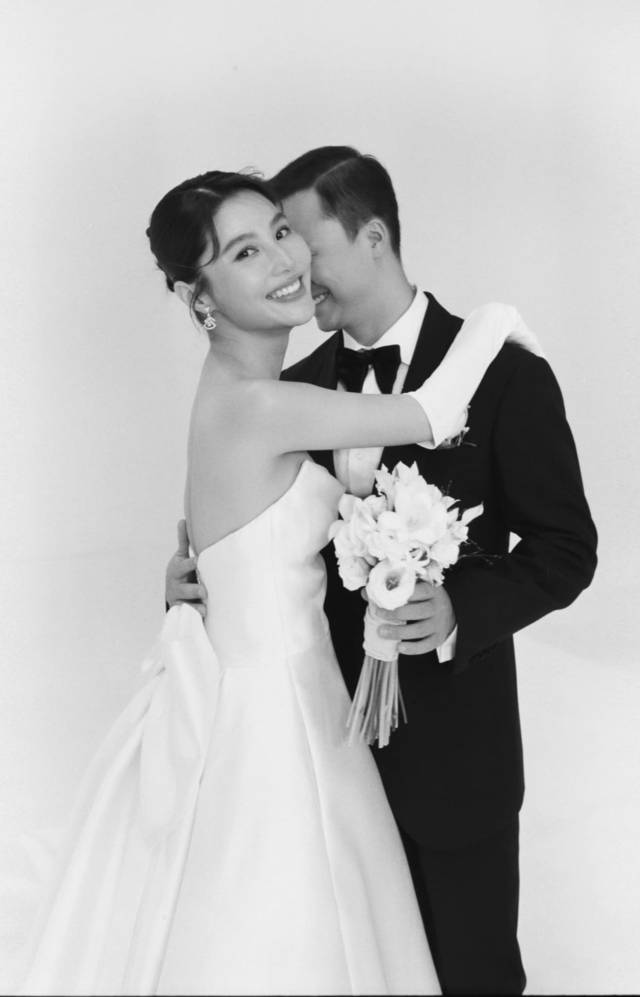 Ngắm ảnh cưới đẹp nên thơ của Diễm My 9X