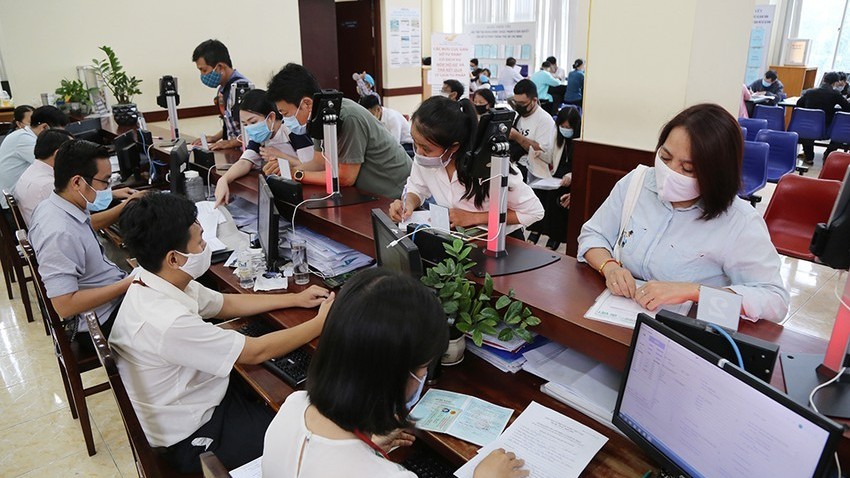 Đề xuất thẻ cán bộ, công chức có mã định danh và gắn chip