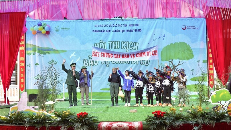 Hơn 1.000 học sinh và giáo viên tuyên truyền bảo vệ chim di cư Hơn 1.000 học sinh và giáo viên tuyên truyền bảo vệ chim di cư