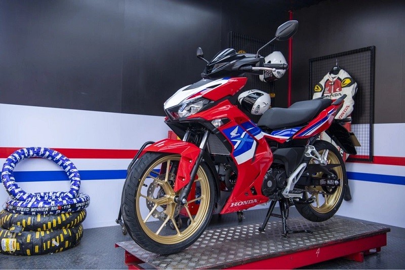 Ở bản mới, Honda Winner X vẫn có giá bán thấp hơn đáng kể so với Yamaha Exciter 155 (47,6-55 triệu đồng)