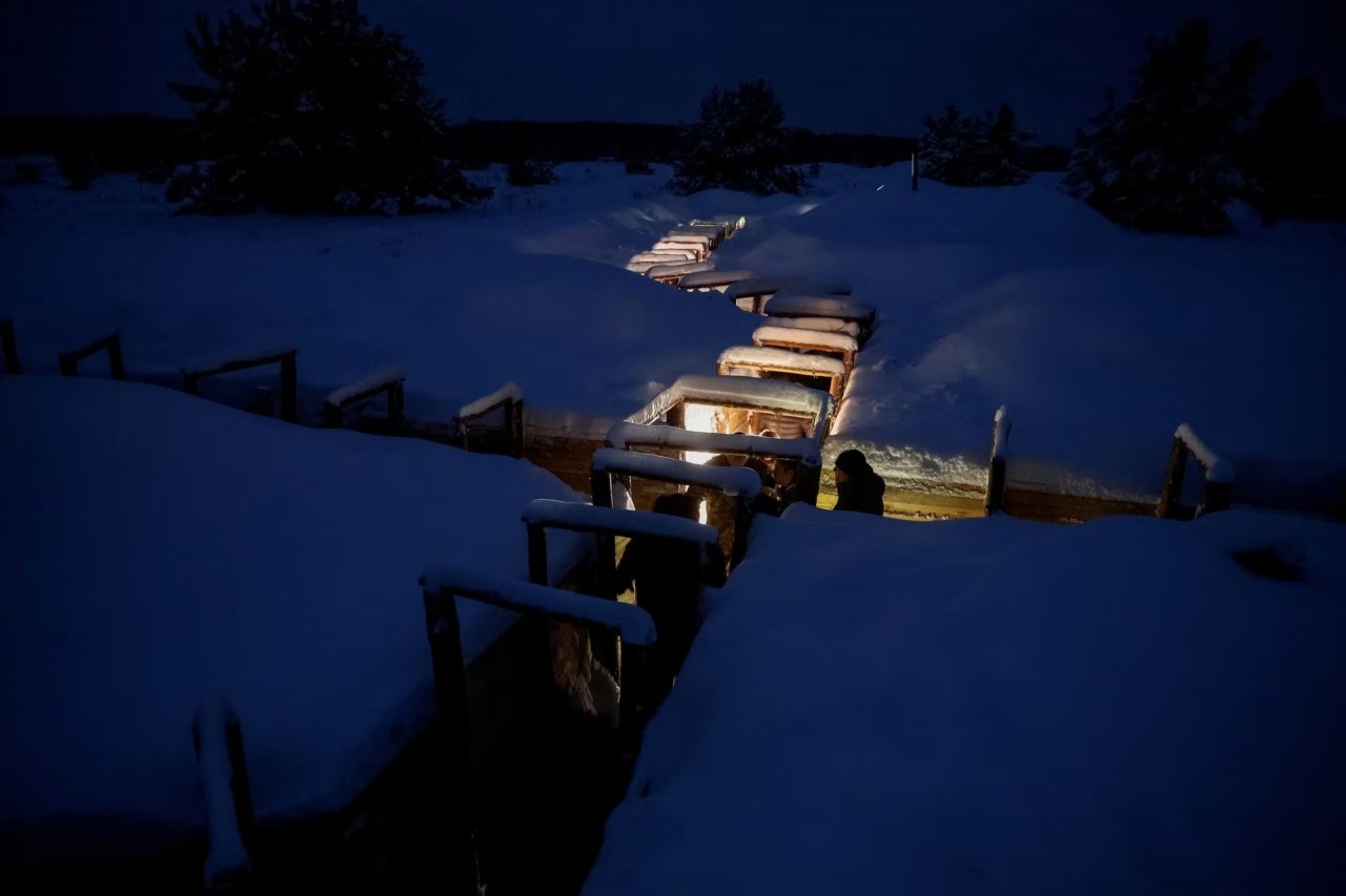 Ảnh ấn tượng (18-24/12): Nga thừa nhận bị ‘qua mặt’ nhưng đối thủ không thành công, Ukraine hạ 3 máy bay Su-34, quân Israel thị sát đường hầm Hamas