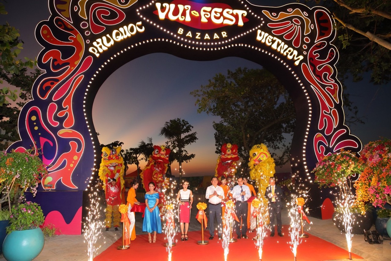 Khai trương công trình khách sạn Venice Hotel Phú Quốc và khai mạc chợ đêm bên biển Vui-Fest Bazaar Khai trương khách sạn Venice Hotel Phú Quốc và khai mạc chợ đêm bên biển Vui-Fest Bazaar