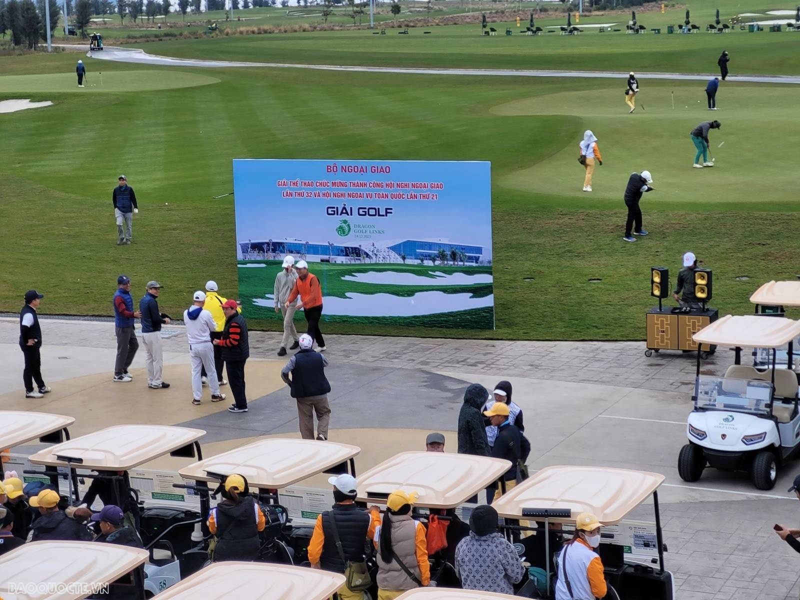 Tưng bừng không khí của giải thể thao Bộ Ngoại giao