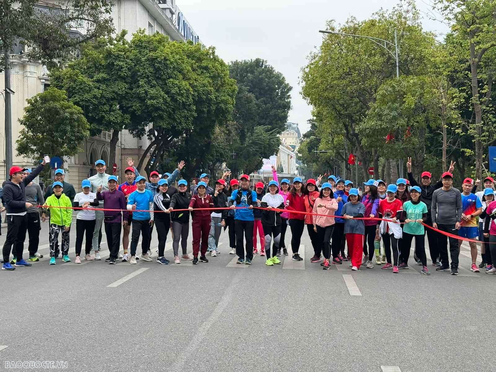 Tưng bừng không khí của giải thể thao Bộ Ngoại giao