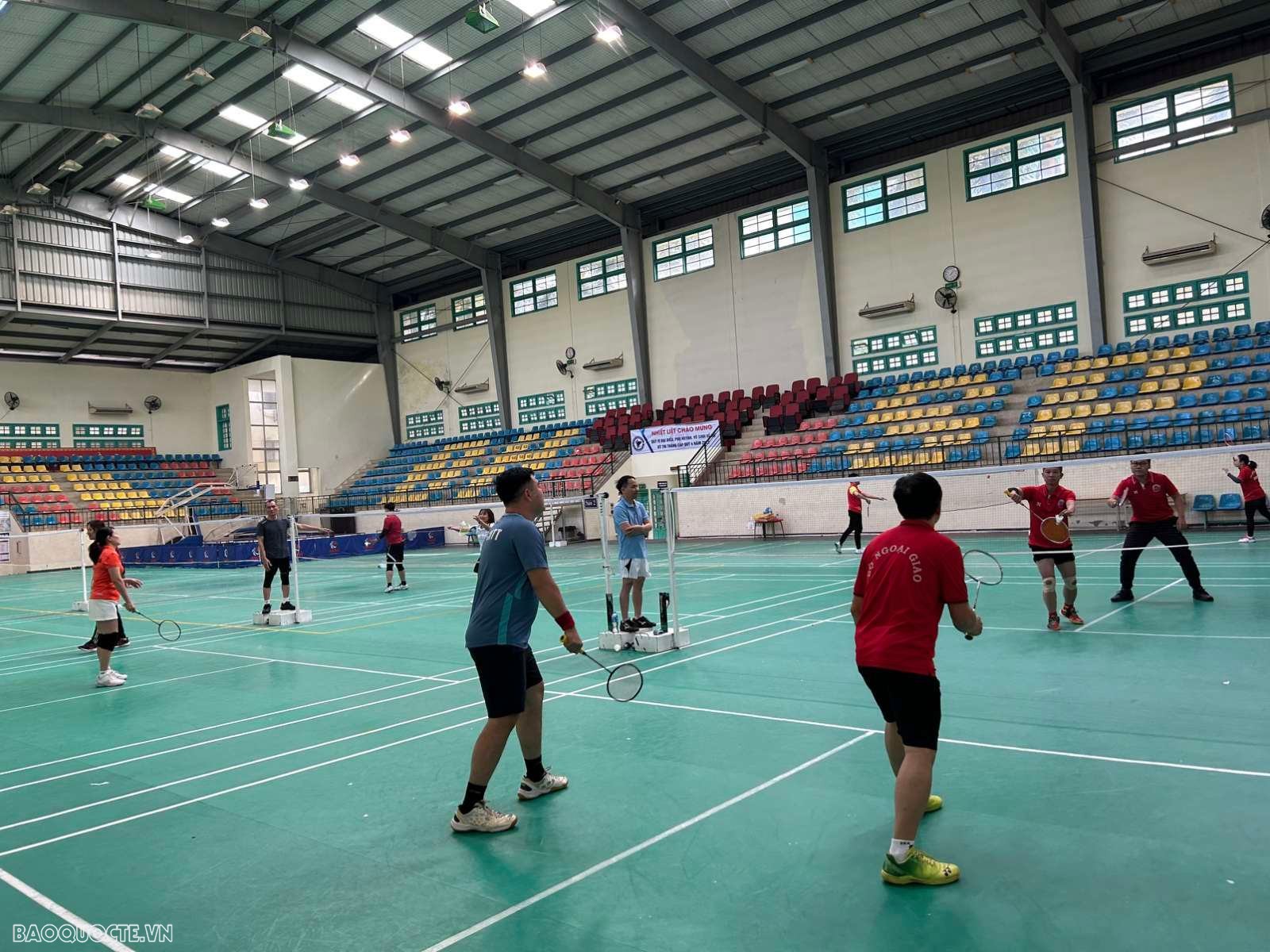 Tưng bừng không khí của giải thể thao Bộ Ngoại giao