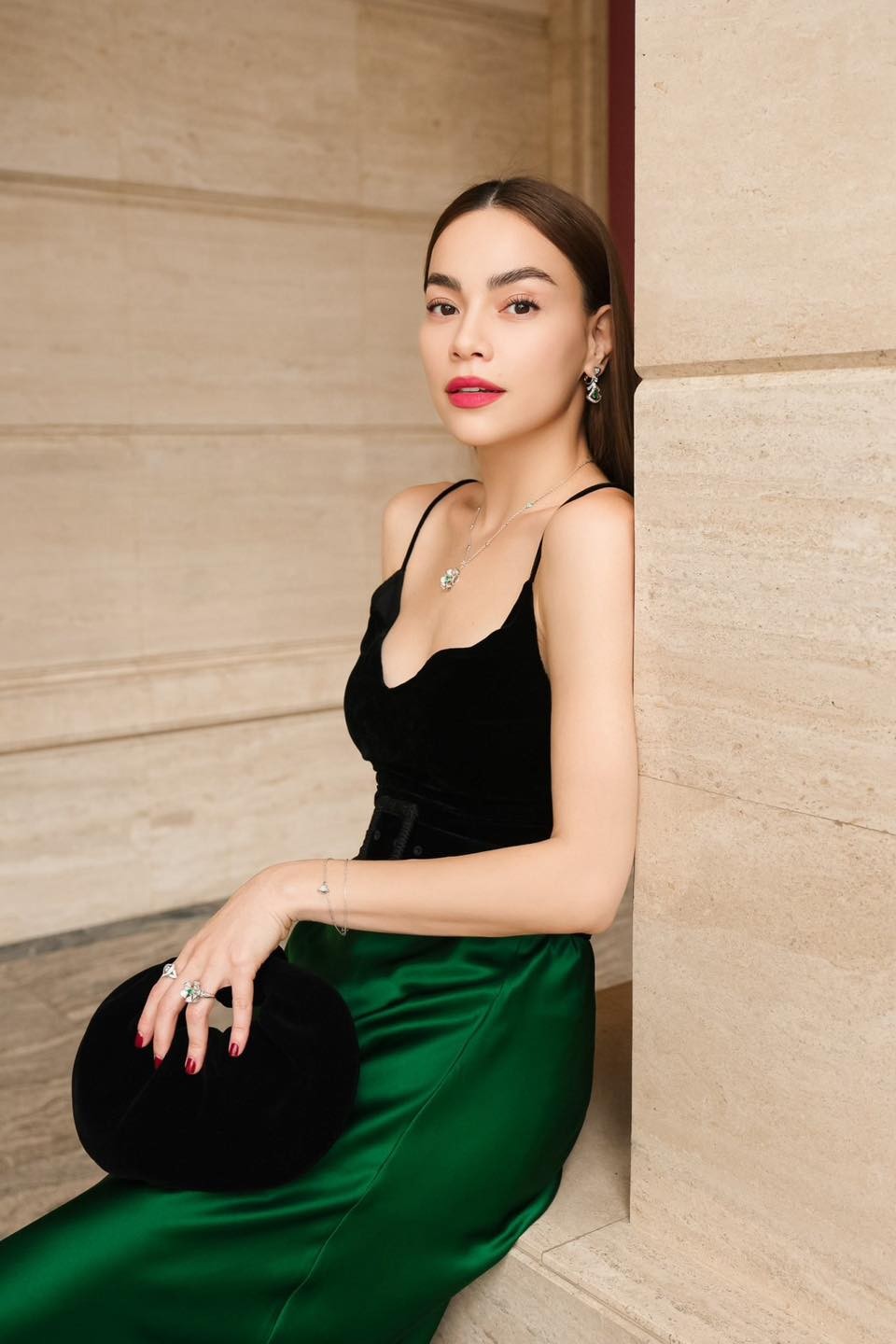 Sắc vóc 'cực phẩm' của ca sĩ Hồ Ngọc Hà