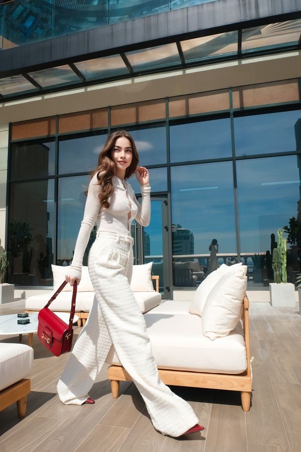 Sắc vóc 'cực phẩm' của ca sĩ Hồ Ngọc Hà