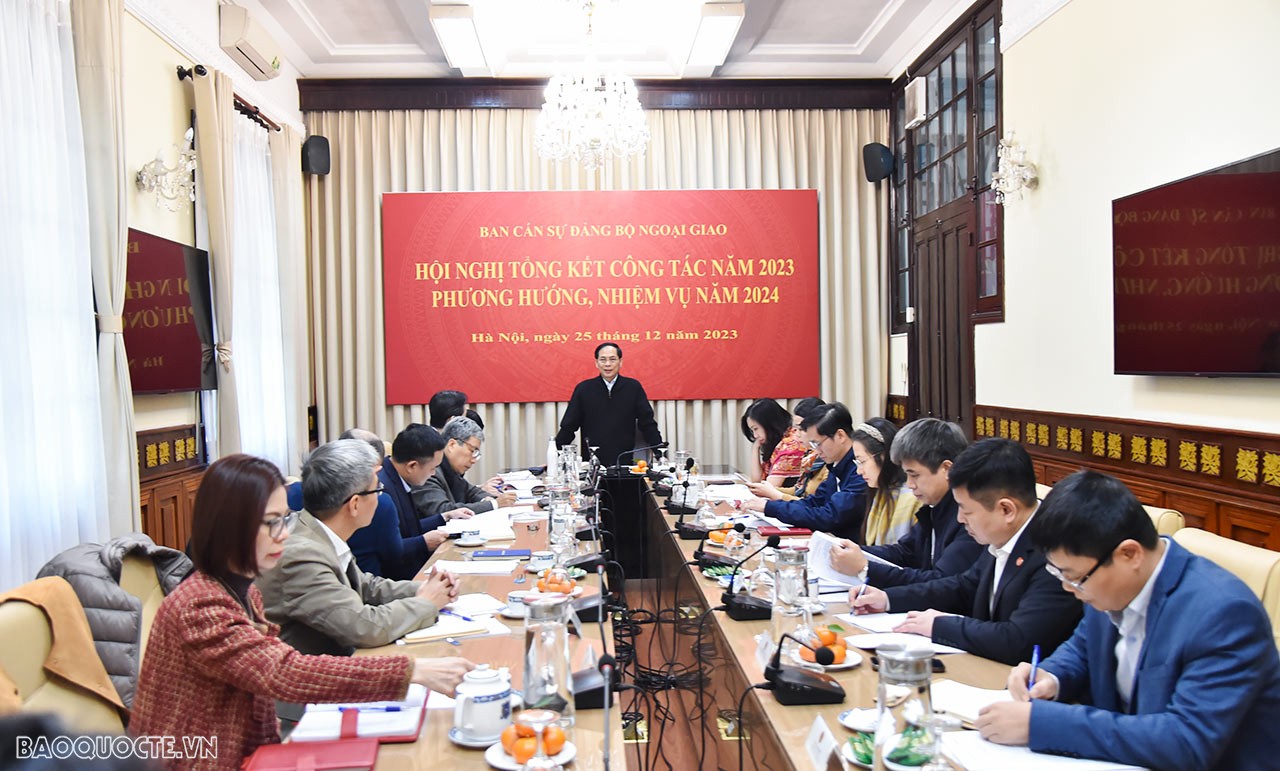 Toàn cảnh phiên Bế mạc Hội nghị Ngoại giao 32 qua ảnh Toàn cảnh phiên Bế mạc Hội nghị Ngoại giao 32 qua ảnh