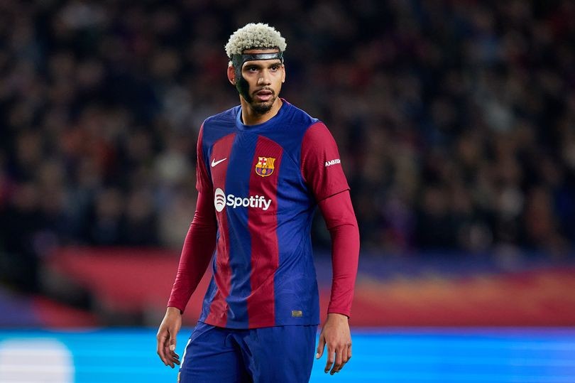 cầu thủ MU: Real Madrid quan tâm Raphael Varane; kế hoạch chiêu mộ Ronald Araujo; cầu thủ MU: Real Madrid quan tâm Raphael Varane; kế hoạch chiêu mộ Ronald Araujo;